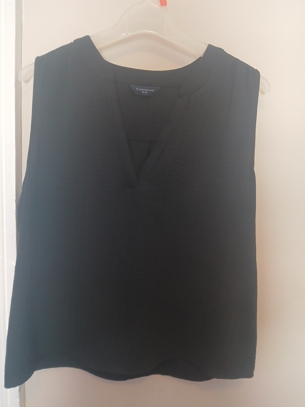 Denver Hayes Black Sleeveless V-Neck Camisole